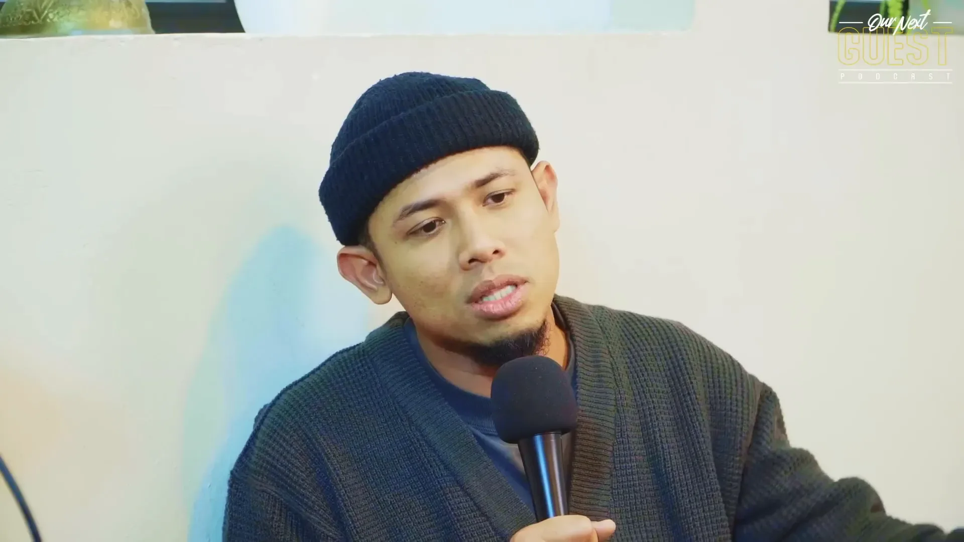 Nabil bekerja di kedai nasi lemak bakar