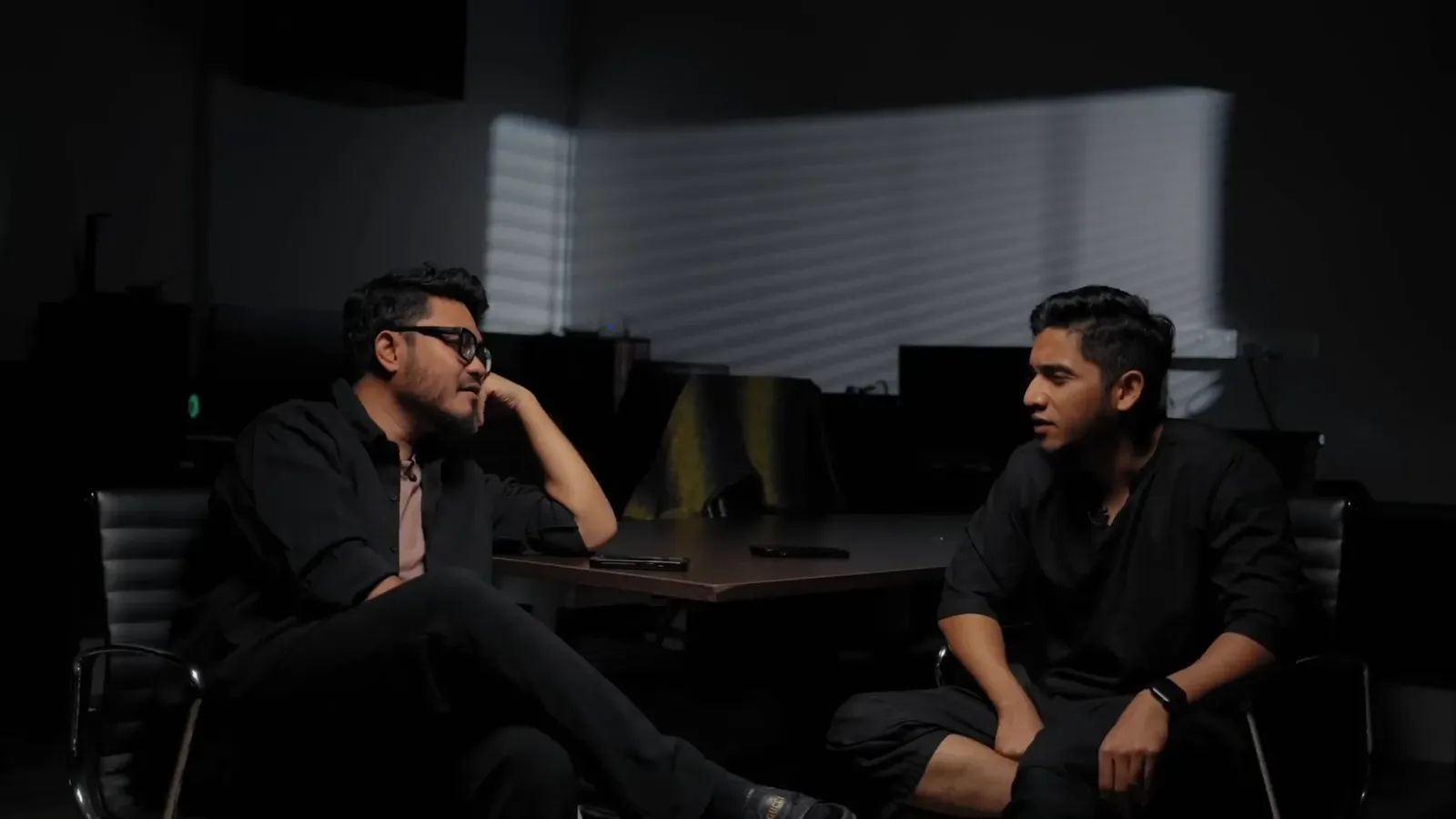 Interview dengan Yousaf Iqbal, Seorang Youtuber yang Bersemangat Menghadapi sikap negatif dalam temubual