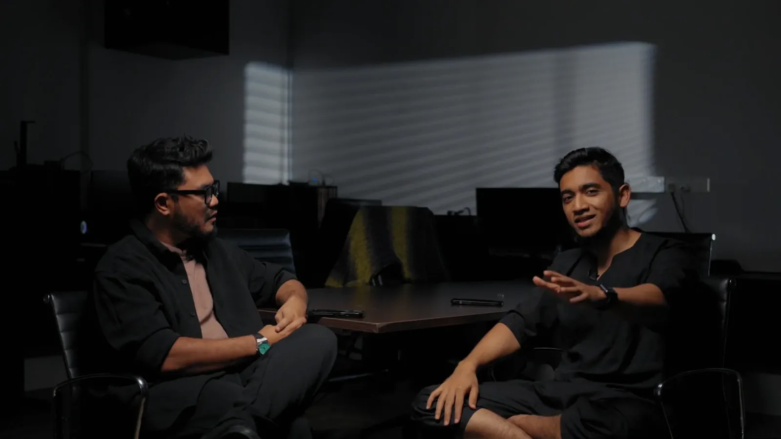 Interview dengan Yousaf Iqbal, Seorang Youtuber yang Bersemangat Anak-anak memasuki sekolah dengan semangat tinggi