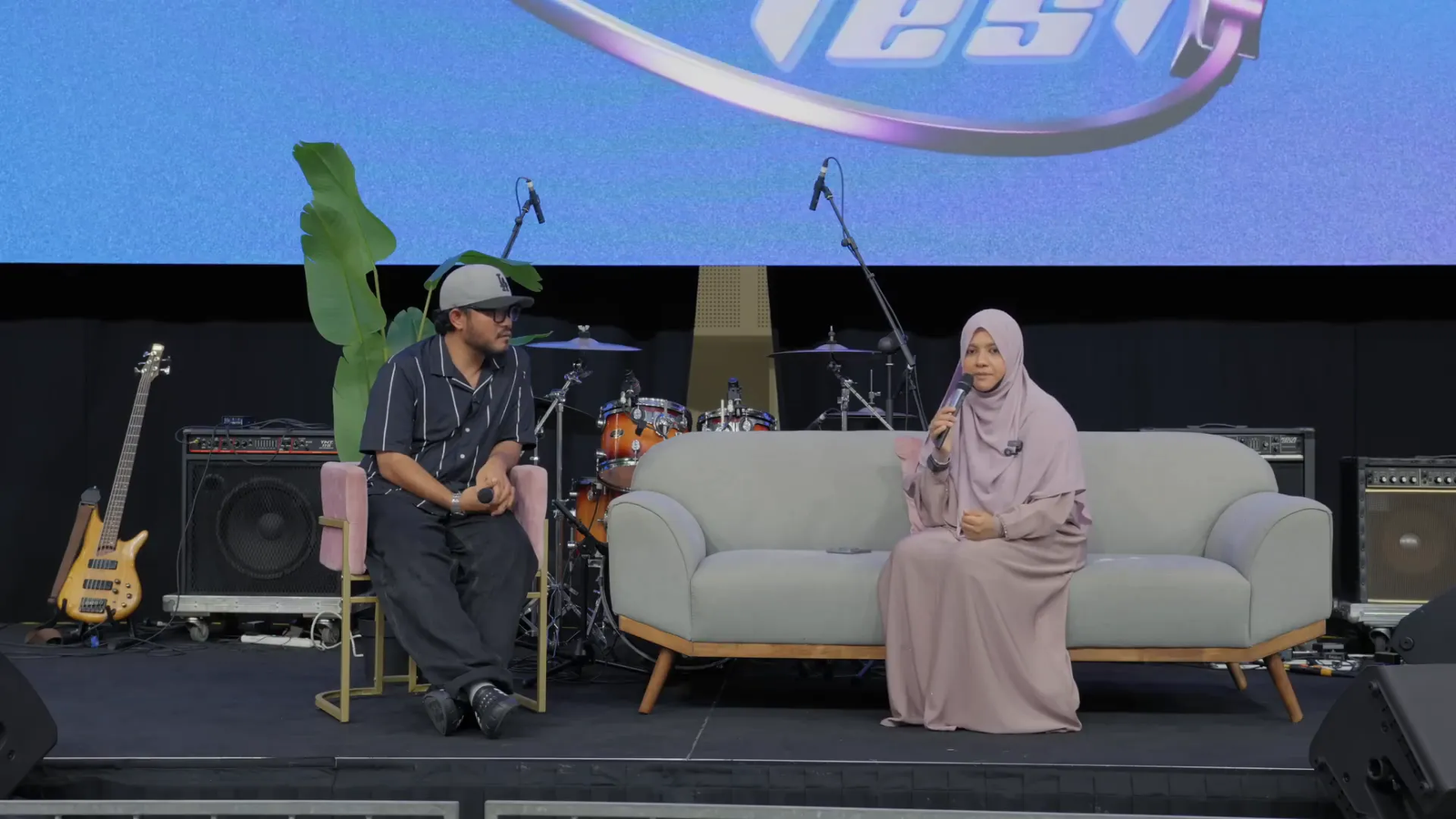 Perbincangan mengenai pengorbanan dan kasih sayang seorang ibu