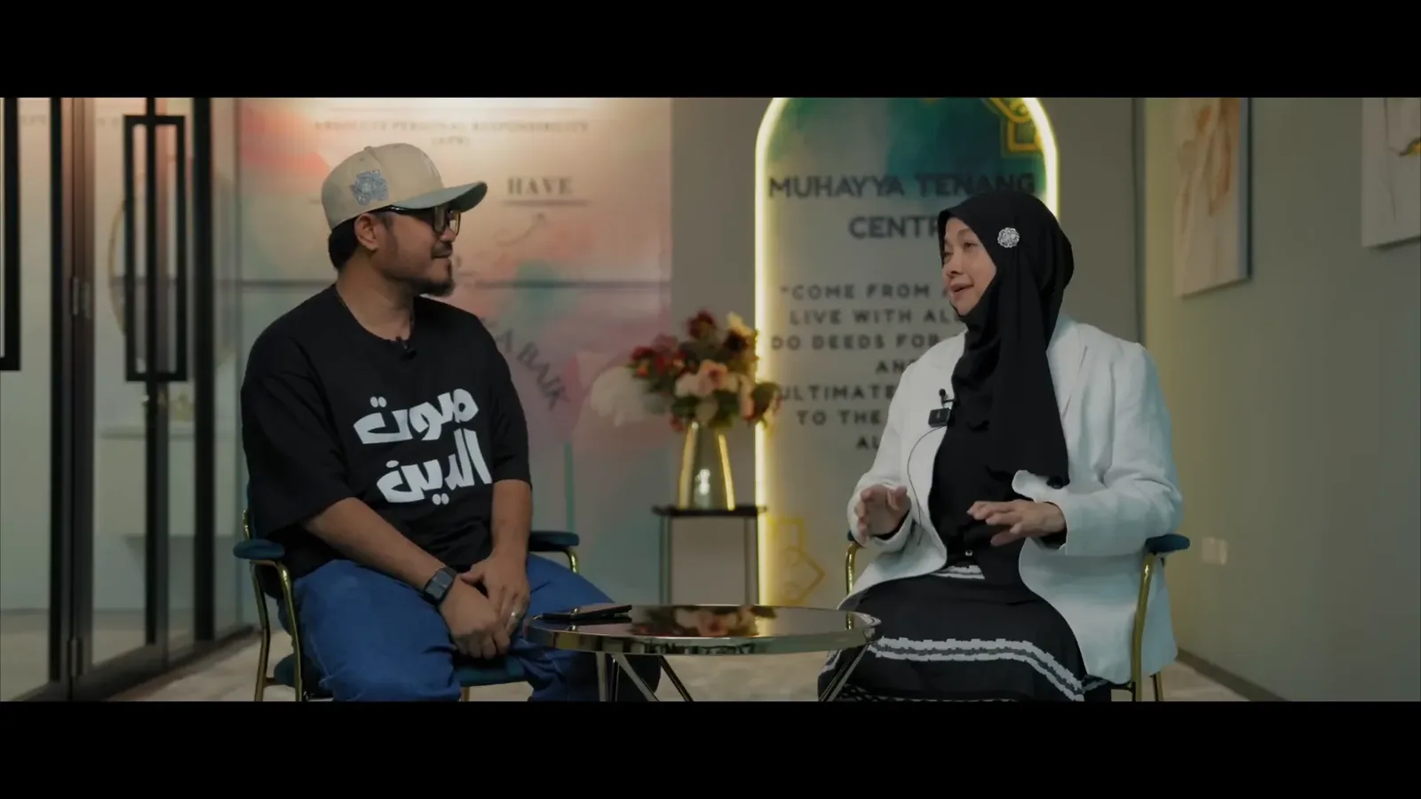 Cinta Allah Sahaja: Kata-Kata Hikmah Prof Dr Muhaya Profesor Dr Muhaya Muhammad sedang berkongsi pandangan
