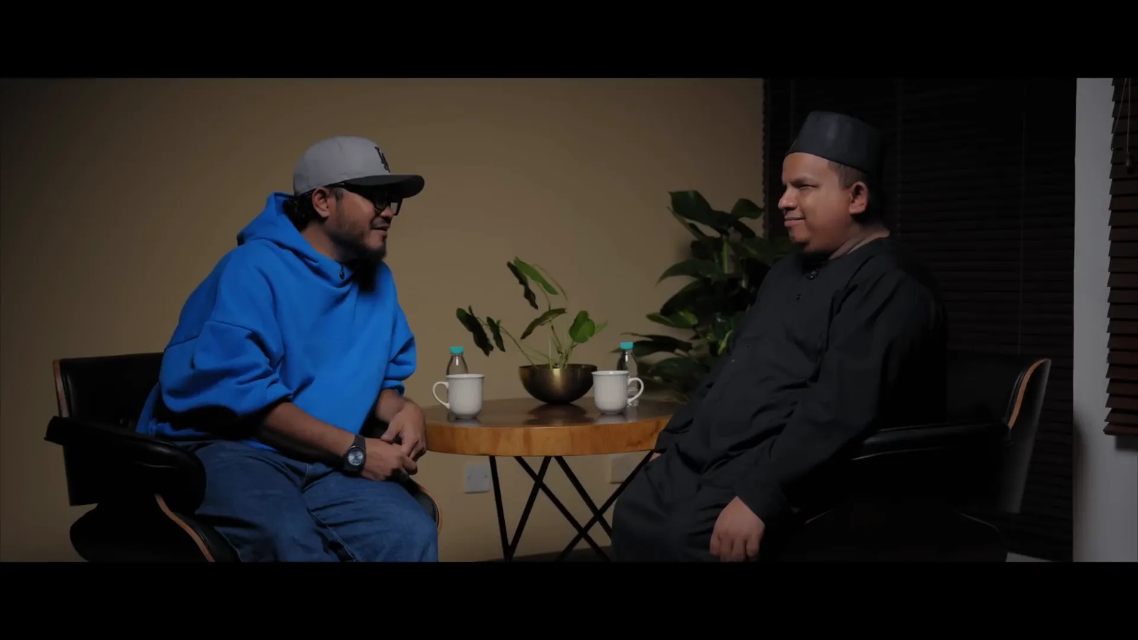 Ustaz Muhammad Syukri Ismail bersama hos program OurNextGuest