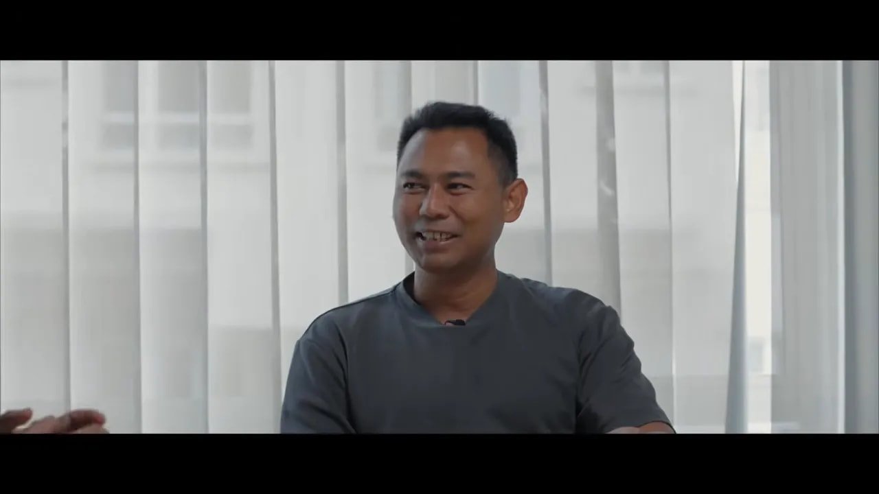 3925e359 0ba9 4523 aa74 4edaee27715a “Cycling Di China, Dirompak Di China, Diselamatkan Askar China” OurNextGuest : Zahariz