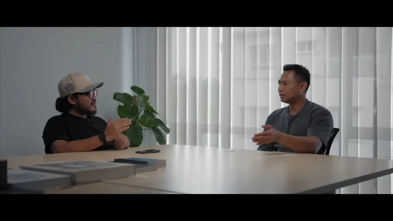 “Cycling Di China, Dirompak Di China, Diselamatkan Askar China” OurNextGuest : Zahariz Masa mula menjual episod dokumentari ke TV