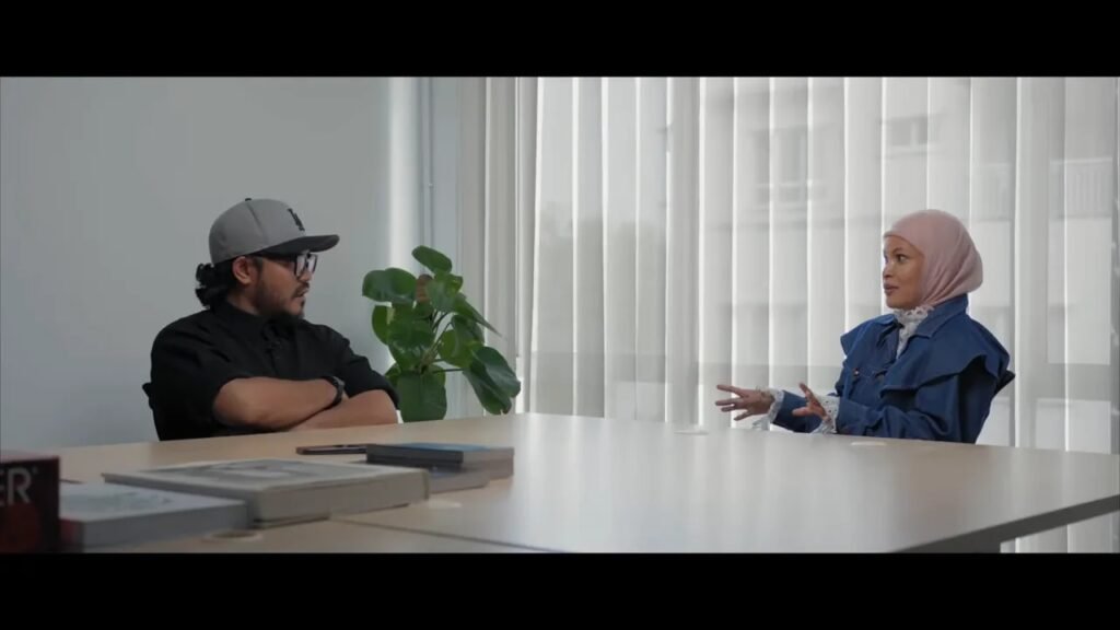 Pembukaan suai kenal di studio OurNextGuest bersama hos Sauddin