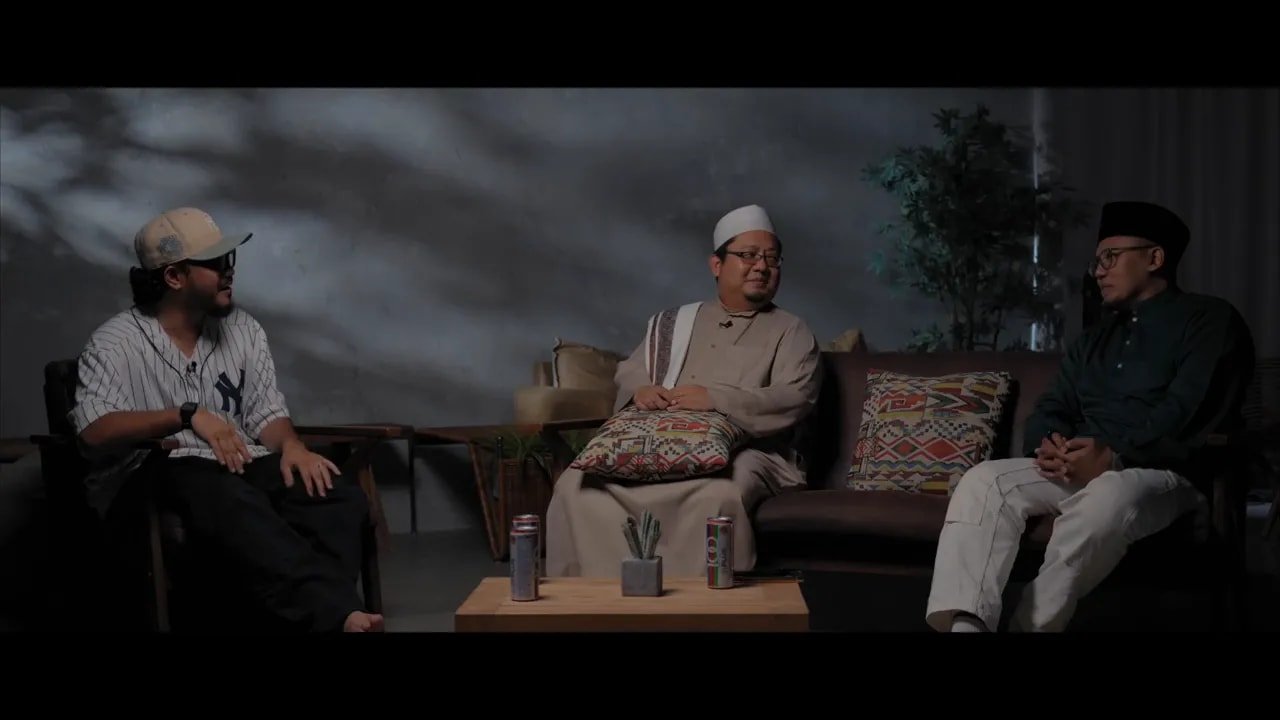 Perbincangan tentang perlunya persaudaraan dan rasa tawaduk